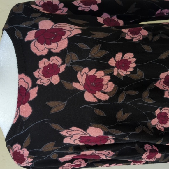 The Limited Black Dark Floral Lightweight Boatneck Tunic Sweater Size Medium - Picture 2 of 7